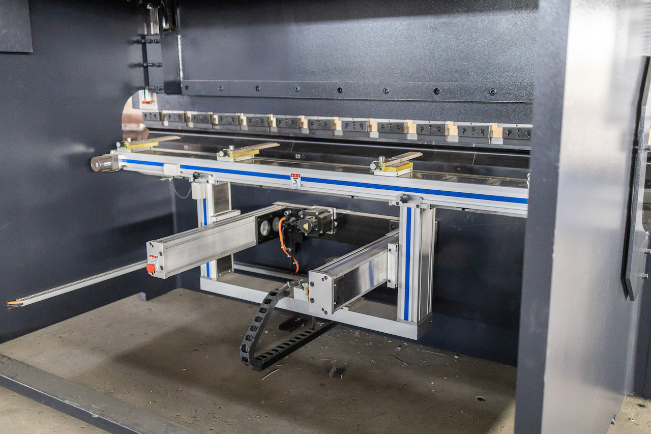 100t Hidrolik Cnc Brake Press Crowning Cnc Press Brake Delem