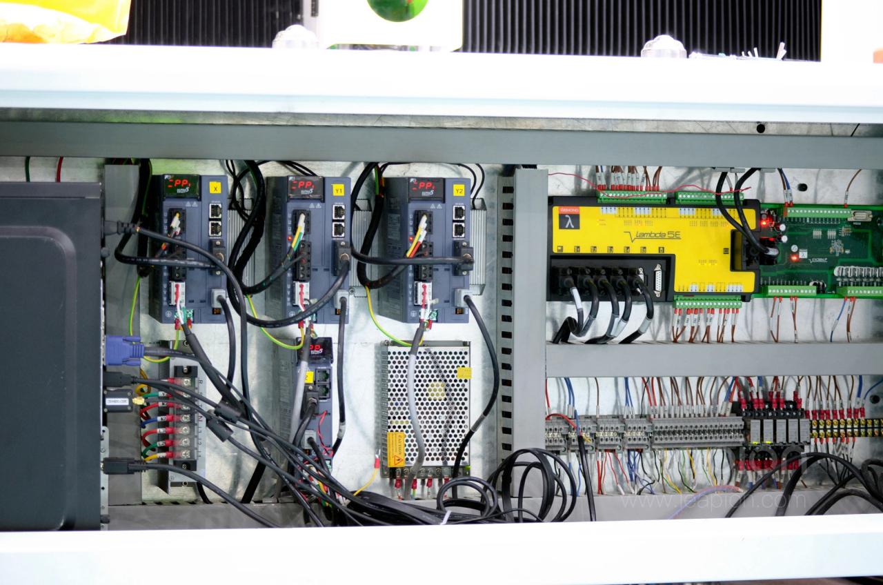 1500*3000mm 500w Racuys Or Ipg Fiber Laser Cutting Machine 1500 * 3000mm 500w Racuys Atau Mesin Pemotong Laser Serat Ipg