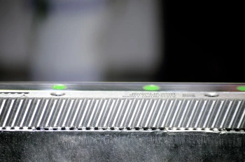 1500*3000mm 500w Racuys Or Ipg Fiber Laser Cutting Machine 1500 * 3000mm 500w Racuys Atau Mesin Pemotong Laser Serat Ipg