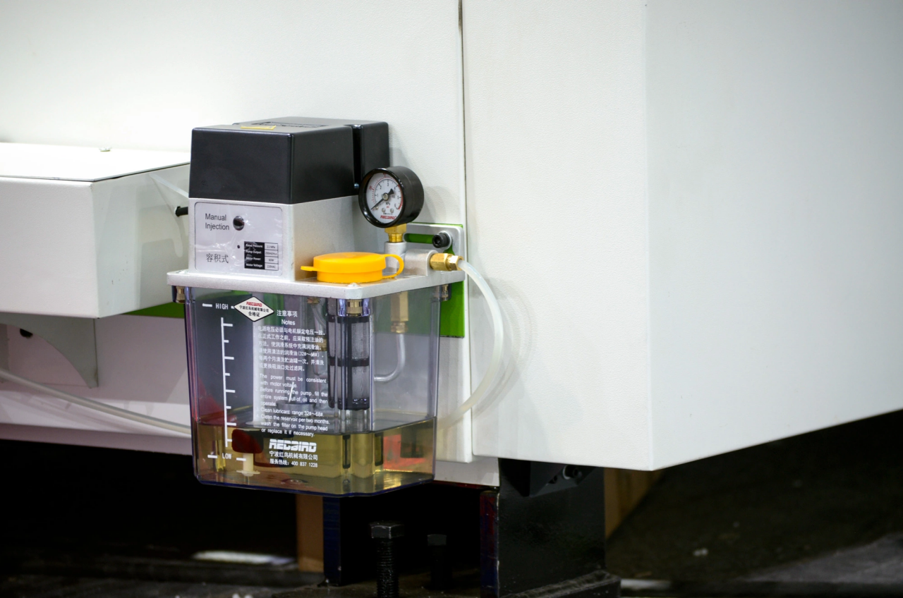 1500*3000mm 500w Racuys Or Ipg Fiber Laser Cutting Machine 1500 * 3000mm 500w Racuys Atau Mesin Pemotong Laser Serat Ipg