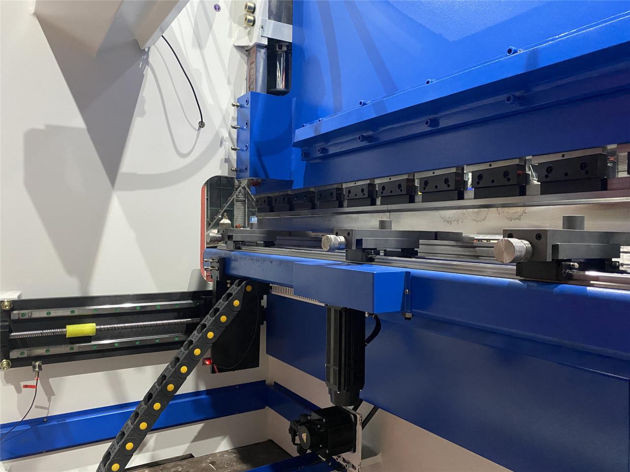 160t-4000 4-axis Cnc Hydraulic Bending Machine Press Brake 160t-4000 4-sumbu Cnc Mesin Bending Hidrolik Tekan Rem