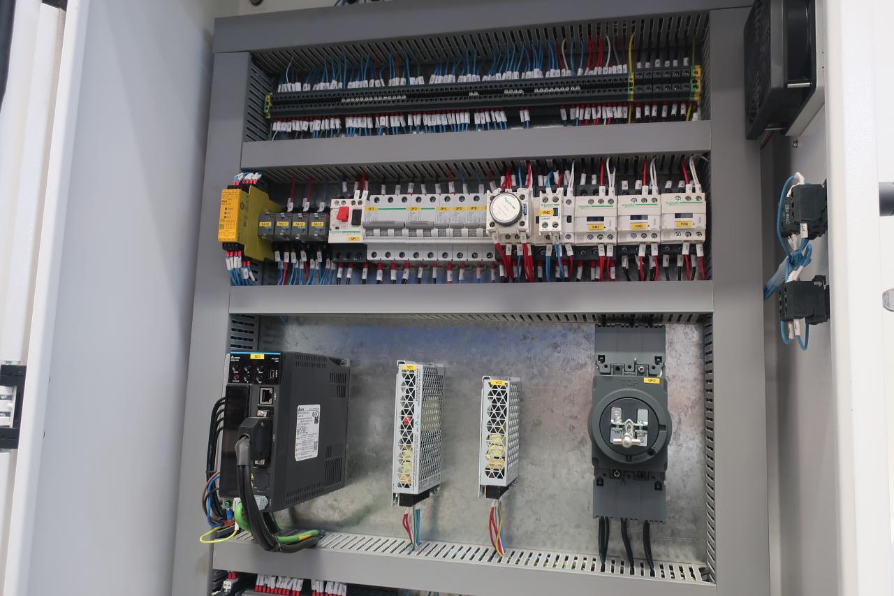 Mesin Geser Guillotine Hidrolik 16mm Untuk Pemotongan Lembaran Logam 6 Meter