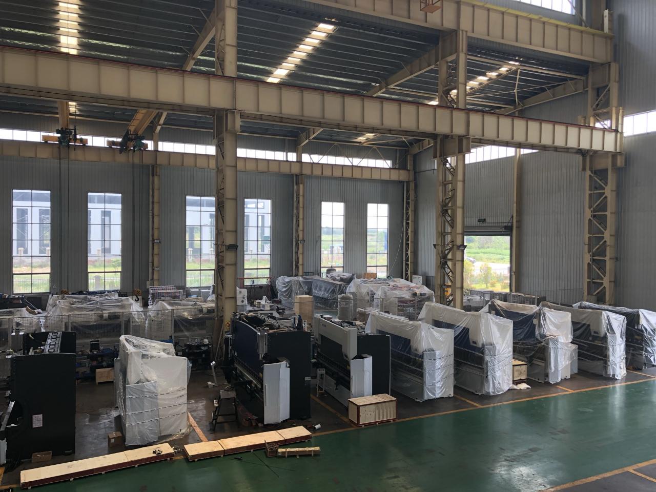 16mm Hydraulic Guillotine Shearing Machine For Sheet Metal Cutting 6 Meters Mesin Geser Guillotine Hidrolik 16mm Untuk Pemotongan Lembaran Logam 6 Meter