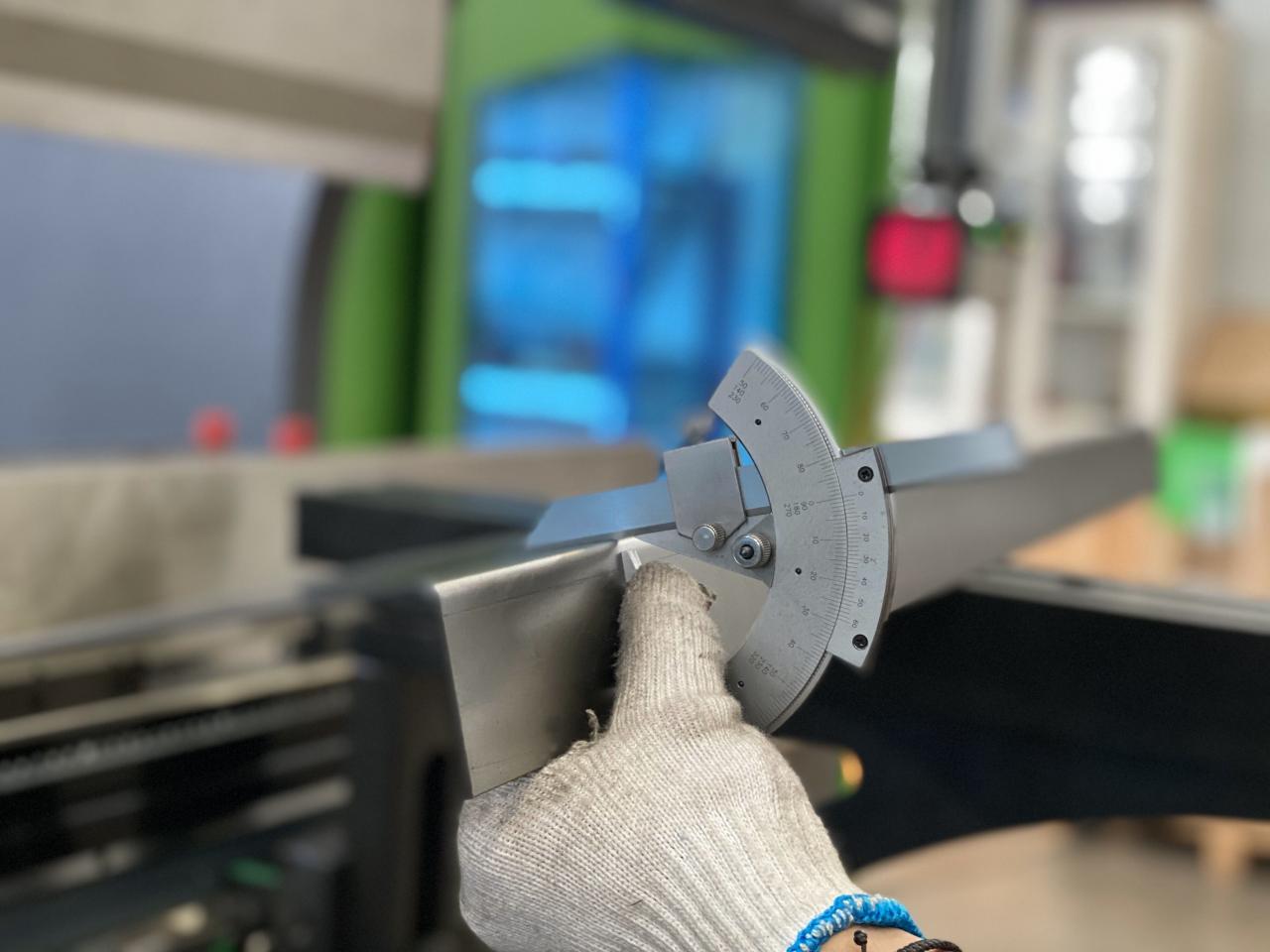 16mm Hydraulic Guillotine Shearing Machine For Sheet Metal Cutting 6 Meters Mesin Geser Guillotine Hidrolik 16mm Untuk Pemotongan Lembaran Logam 6 Meter