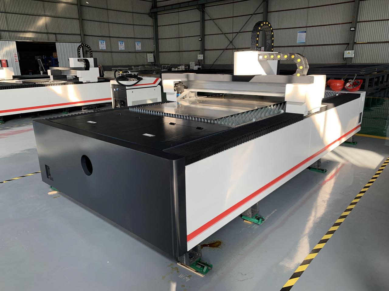1kw 1.5kw 2kw Fiber Laser Cutting Machine For Metal Sheet Cutting 3000x1500mm 1kw 1.5kw 2kw Mesin Pemotong Laser Serat Untuk Pemotongan Lembaran Logam 3000x1500mm