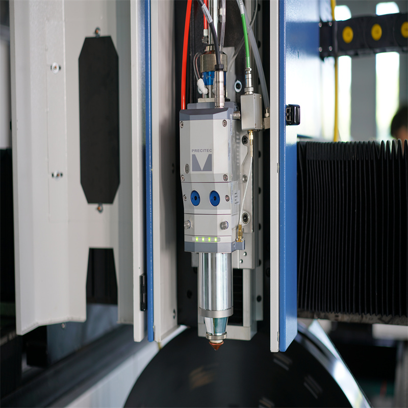 3015 1500x3000 Mesin Pemotong Laser Serat Aluminium Peralatan Laser Industri