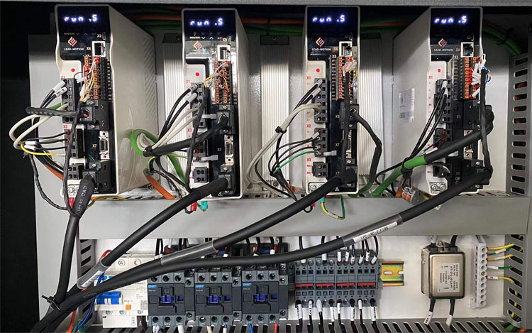 3015 Fiber Laser Cutting Machine For High-Speed Cutting Of 1-6mm Metal Materials 3015 Mesin Pemotong Laser Serat Untuk Pemotongan Berkecepatan Tinggi Bahan Logam 1-6mm