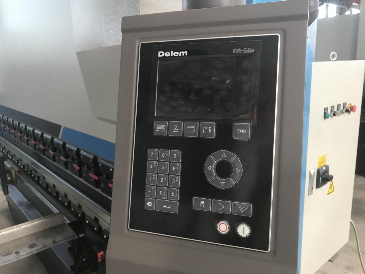 3+1 Axis Cnc Hydraulic Press Brake With Esa System 3+1 Axis Cnc Hidrolik Tekan Rem Dengan Sistem Esa