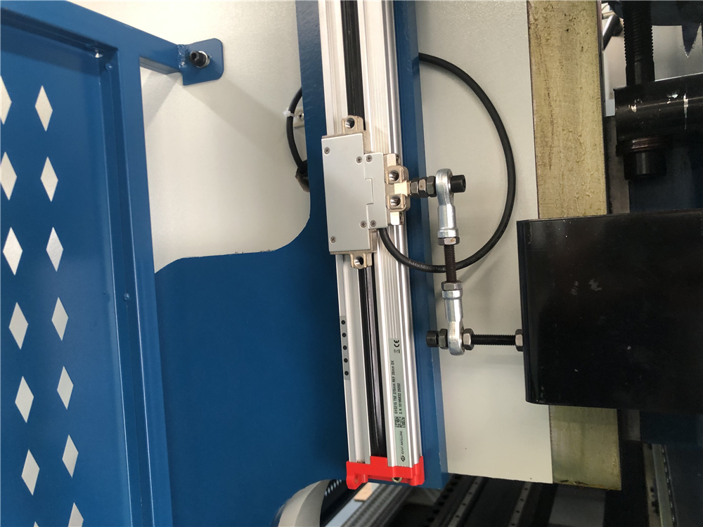 3+1 Axis Cnc Hydraulic Press Brake With Esa System 3+1 Axis Cnc Hidrolik Tekan Rem Dengan Sistem Esa