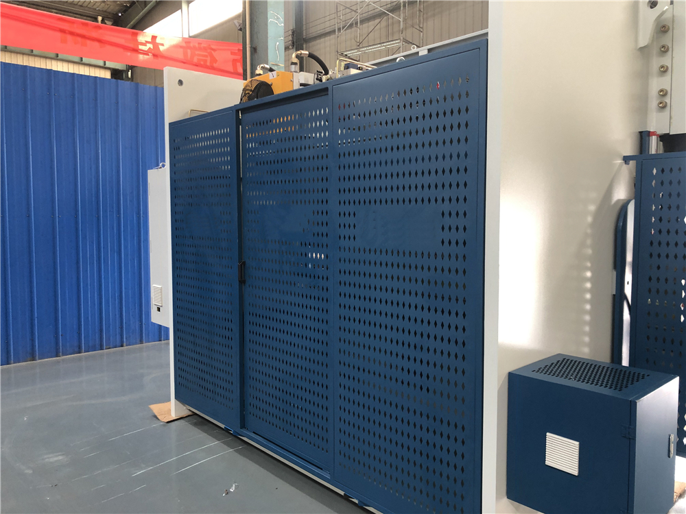 3+1 Axis Cnc Hydraulic Press Brake With Esa System 3+1 Axis Cnc Hidrolik Tekan Rem Dengan Sistem Esa