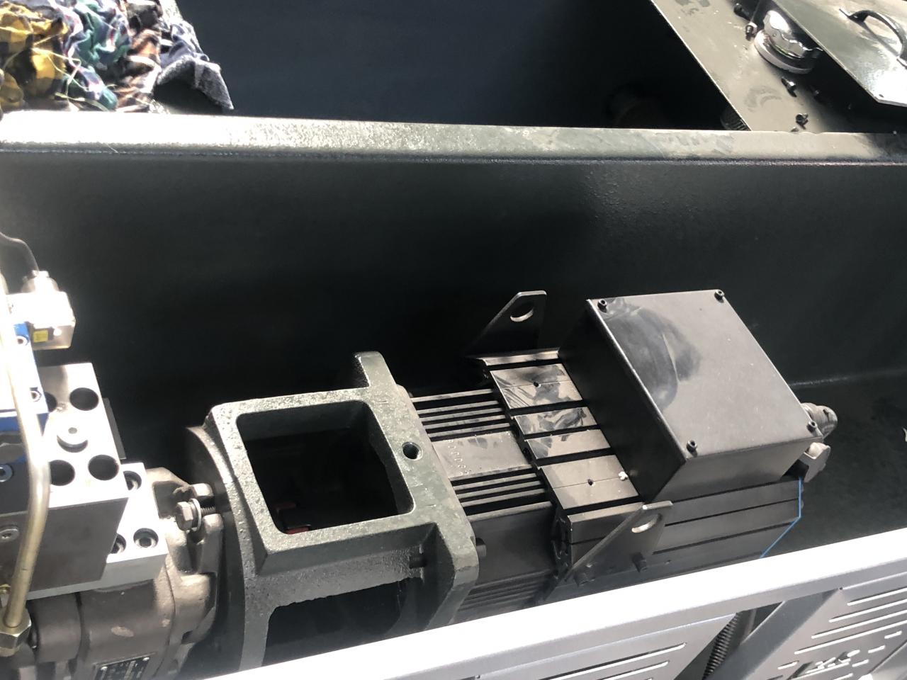 3+1 Axis Cnc Hydraulic Press Brake With Esa System 3+1 Axis Cnc Hidrolik Tekan Rem Dengan Sistem Esa