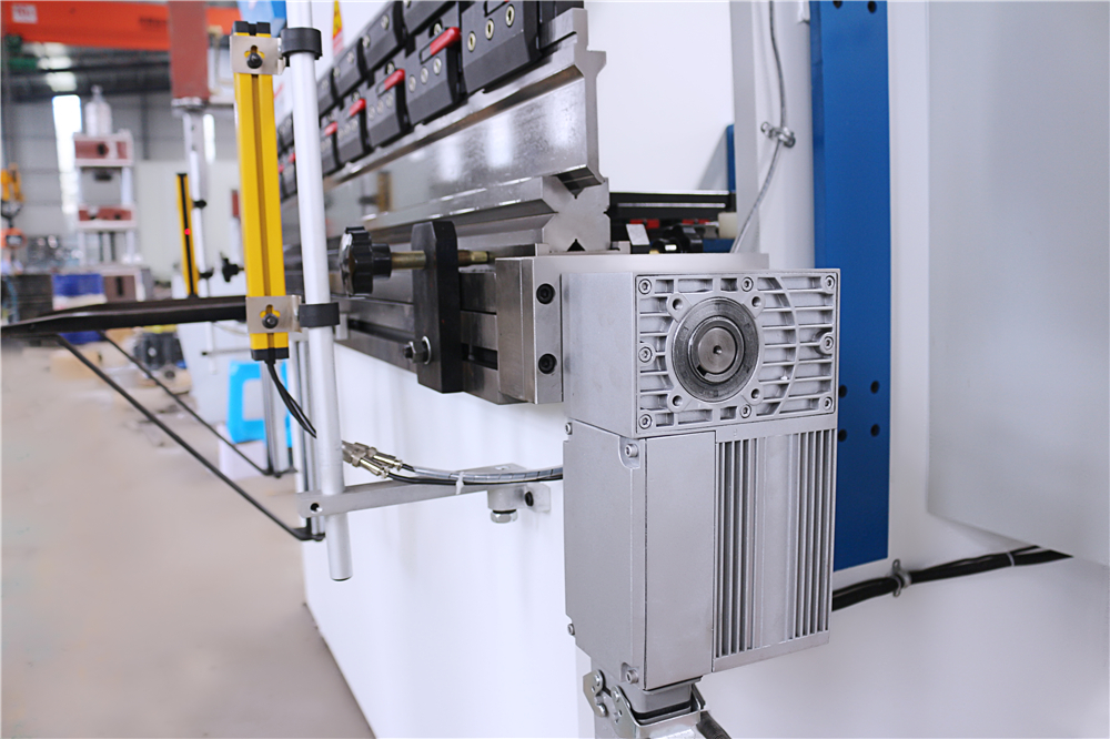 3+1 Axis Cnc Hydraulic Press Brake With Esa System 3+1 Axis Cnc Hidrolik Tekan Rem Dengan Sistem Esa