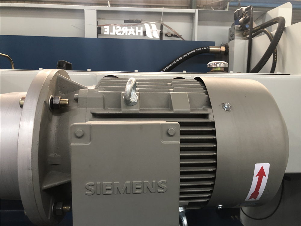 3+1 Axis Cnc Hydraulic Press Brake With Esa System 3+1 Axis Cnc Hidrolik Tekan Rem Dengan Sistem Esa