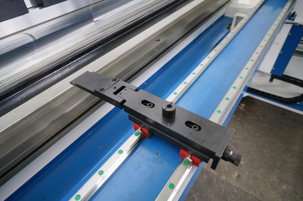 4 Axis Cnc Tandem Press Brake With Delem Da58t 2d Graphical Controller 4 Axis Cnc Tandem Press Brake Dengan Delem Da58t 2d Graphical Controller