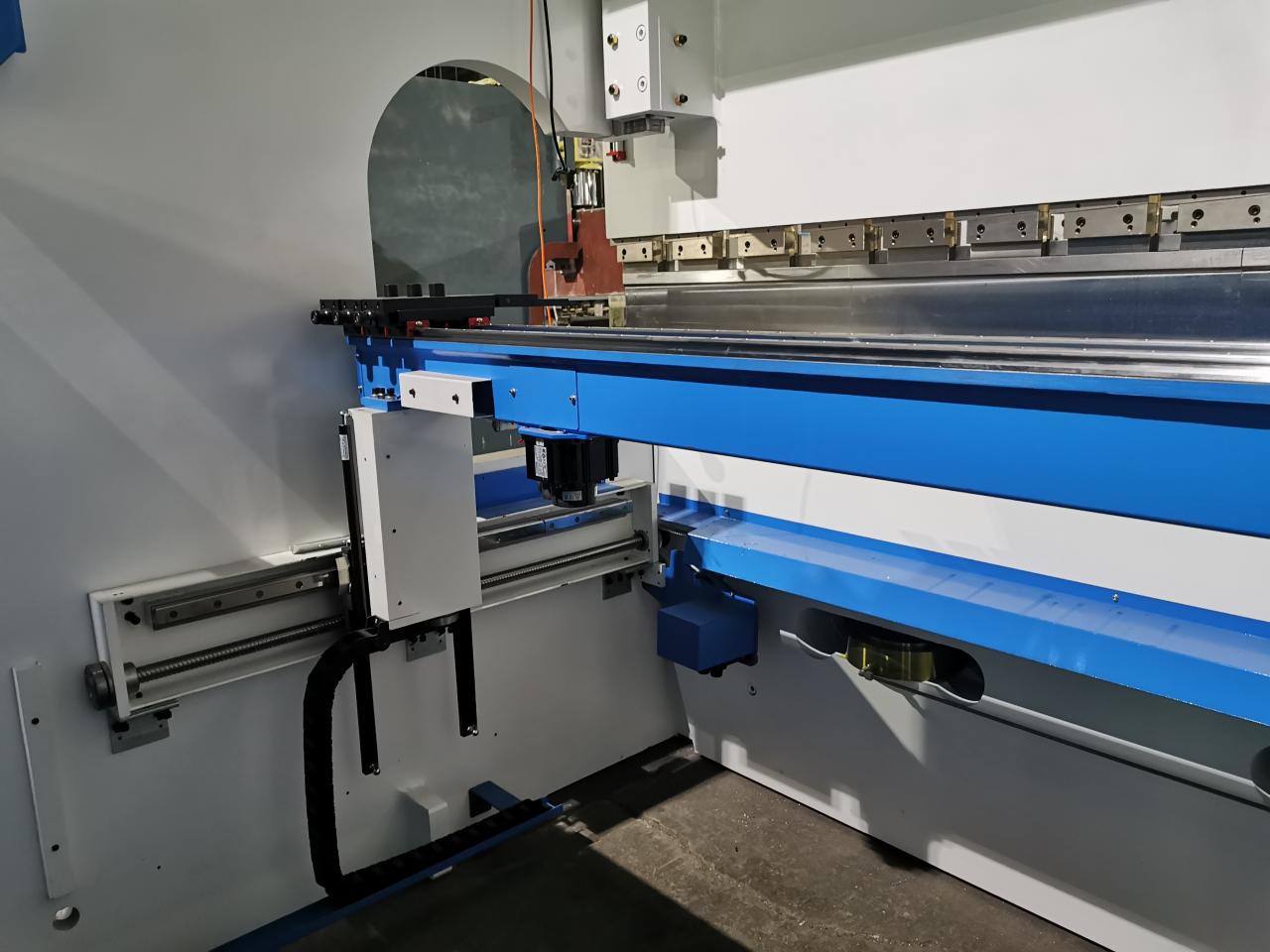 4 Axis Cnc Tandem Press Brake With Delem Da58t 2d Graphical Controller 4 Axis Cnc Tandem Press Brake Dengan Delem Da58t 2d Graphical Controller