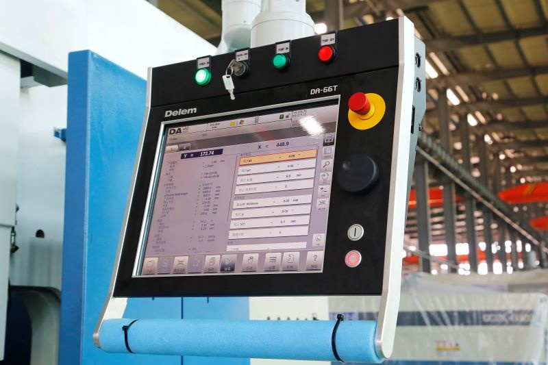 4 Axis Cnc Tandem Press Brake With Delem Da58t 2d Graphical Controller 4 Axis Cnc Tandem Press Brake Dengan Delem Da58t 2d Graphical Controller