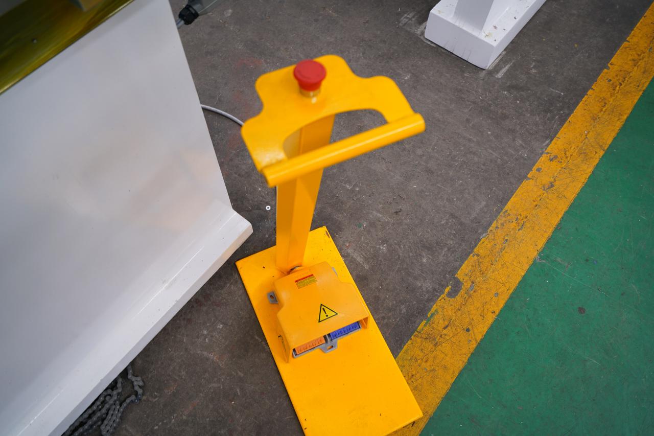 4 Axis Cnc Tandem Press Brake With Delem Da58t 2d Graphical Controller 4 Axis Cnc Tandem Press Brake Dengan Delem Da58t 2d Graphical Controller