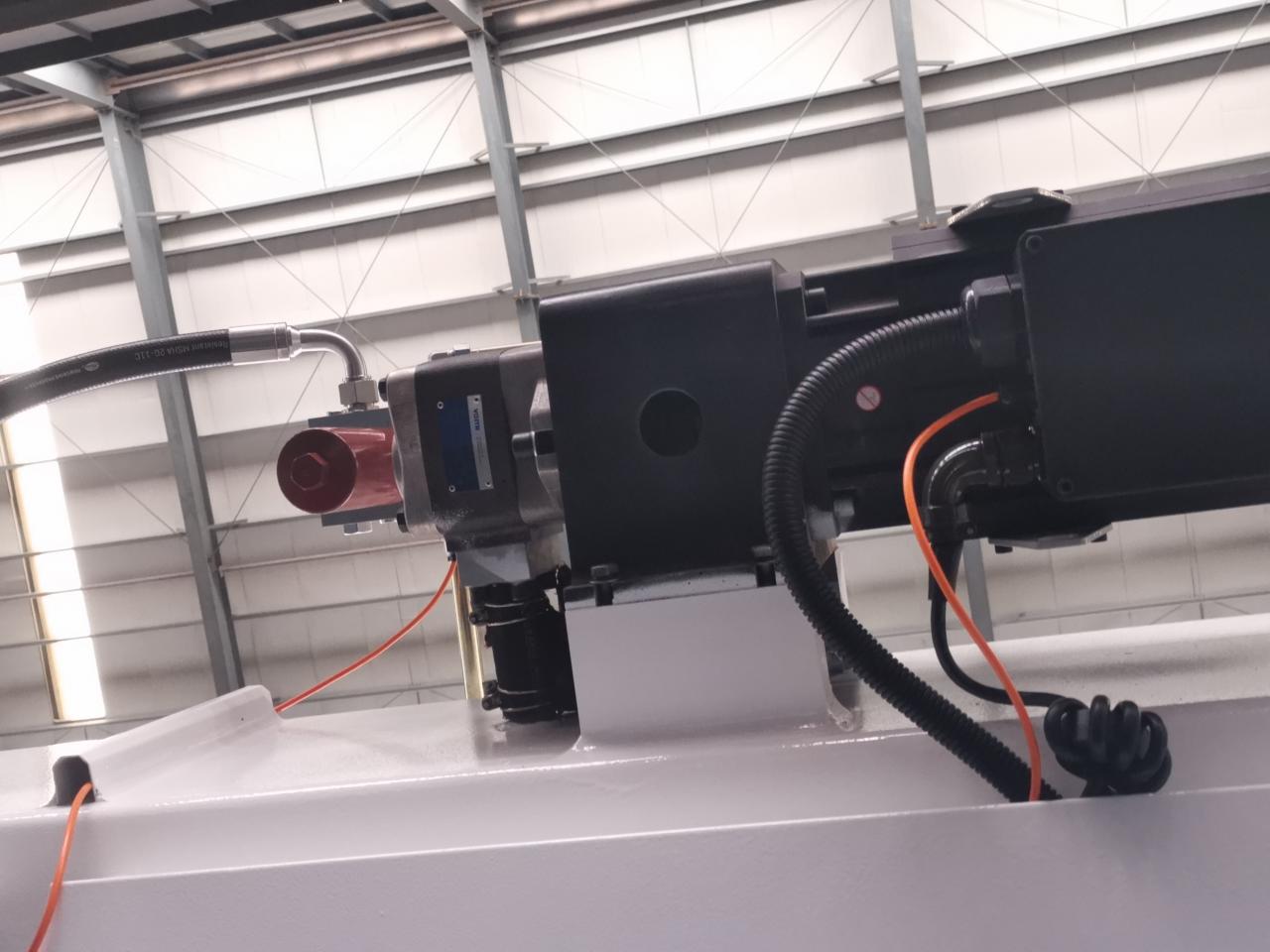 4 Axis Cnc Tandem Press Brake With Delem Da58t 2d Graphical Controller 4 Axis Cnc Tandem Press Brake Dengan Delem Da58t 2d Graphical Controller