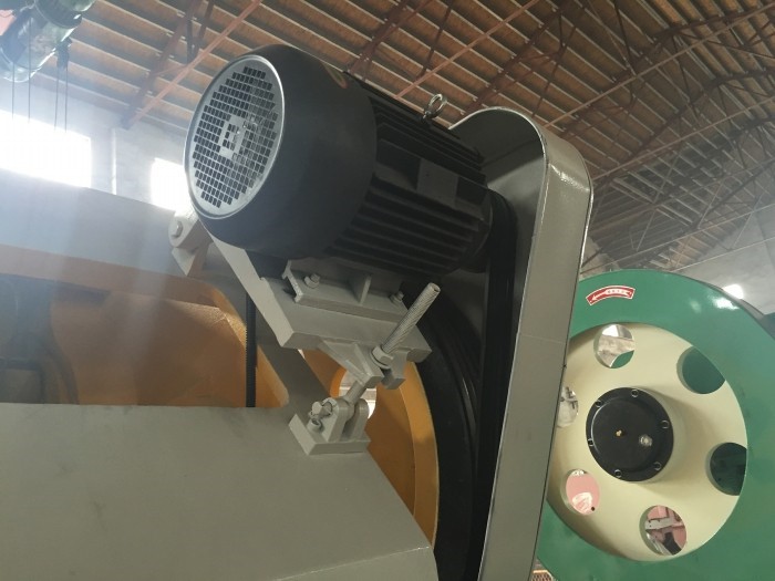 400 Ton Small Pneumatic Power Punch Press Mechanical Eccentric Punching Machine 400 Ton Kecil Pneumatic Power Punch Press Mekanik Mesin Punching Eksentrik