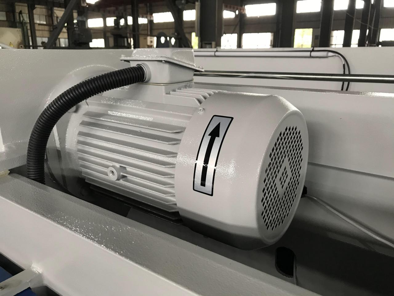 4mm Oem Qc11y-8x3200 Nc Hydraulic Guillotine Guillotine Shearing Machine 4mm Oem Qc11y-8x3200 Nc Mesin Geser Hidrolik Guillotine Guillotine