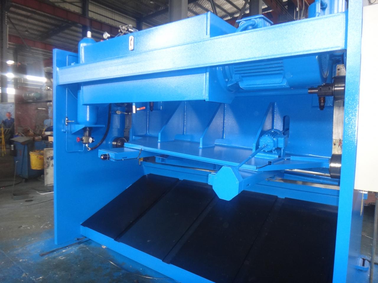 4mm Oem Qc11y-8x3200 Nc Hydraulic Guillotine Guillotine Shearing Machine 4mm Oem Qc11y-8x3200 Nc Mesin Geser Hidrolik Guillotine Guillotine