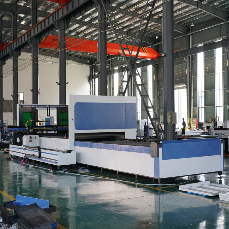 500W 1500W 4Kw Fiber Laser Cutting Machine Lembaran Logam Laser Cutter 2000Watt 3kw