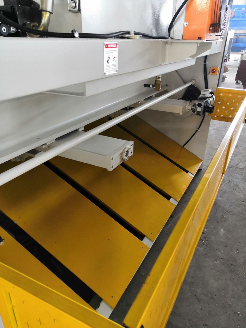 6mm Q11 Electric Sheet Plate Shearing Machine 8 Feet Sheet Metal Shearing Machine 6mm Q11 Mesin Geser Plat Lembaran Listrik 8 Kaki Mesin Geser Logam Lembaran