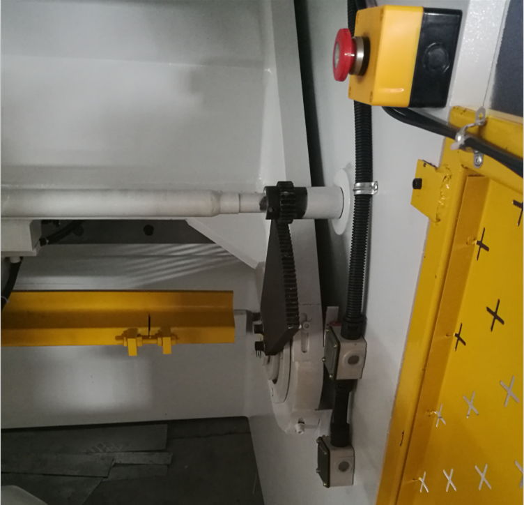 6mm Q11 Electric Sheet Plate Shearing Machine 8 Feet Sheet Metal Shearing Machine 6mm Q11 Mesin Geser Plat Lembaran Listrik 8 Kaki Mesin Geser Logam Lembaran