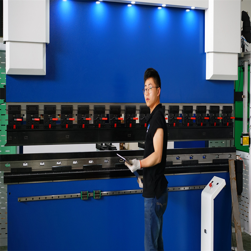 Cina 220t Cnc Bending Machine 6 1 Axis Hydraulic Press Brake Harga