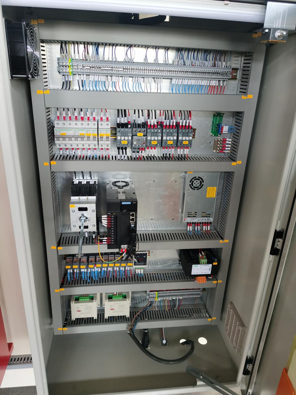 China Metal Hydraulic Press Brake Machine With Reasonable Price Mesin Rem Tekan Hidrolik Logam Cina Dengan Harga Yang Wajar