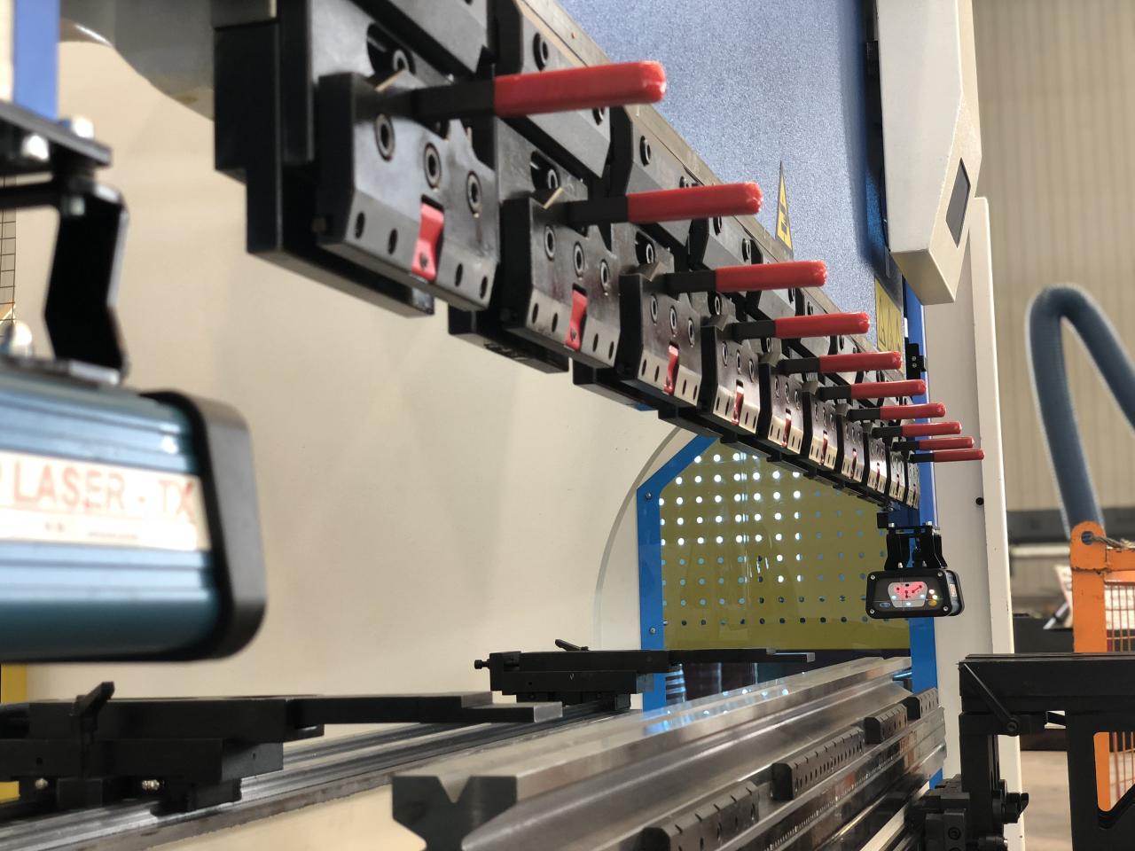 Cnc Hydraulic Bending Machine 160x3200 Press Brake Price Mesin Bending Hidrolik Cnc 160x3200 Tekan Harga Rem