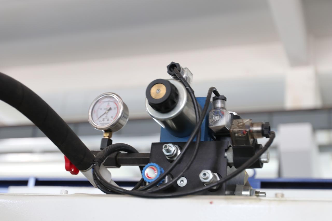 Cnc Hydraulic Press Brake Machine Bending Servo Electric Press Brake 40T Mesin Rem Tekan Hidrolik Cnc Bending Servo Electric Press Brake 40T