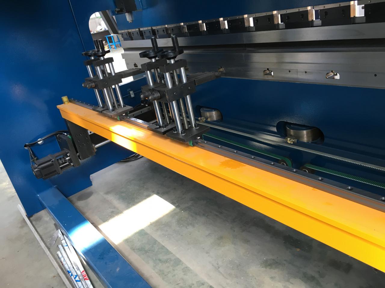 Cnc Servo Press Brake 250t/3.2m 3+1 Axis 3 Meter Sheet Metal Press Brake Rem Tekan Servo Cnc 250t / 3.2m 3 + 1 Sumbu 3 Meter Lembaran Logam Rem Tekan