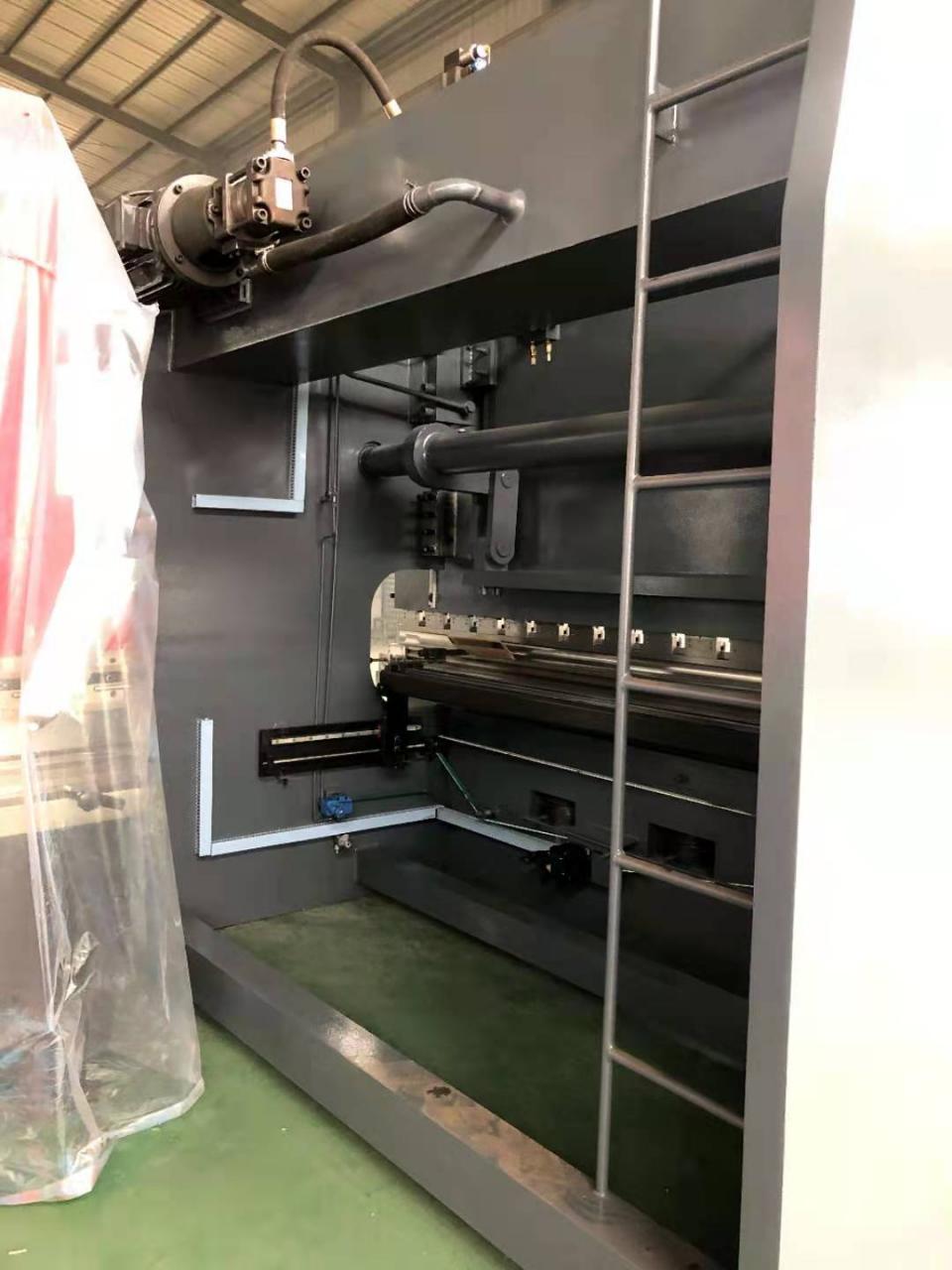 Da53t Cnc System Controller 125t4000 3+1 Axis Cnc Hydraulic Press Brake With Good Quality Da53t Cnc System Controller 125t4000 3+1 Axis Cnc Hidrolik Press Brake Dengan Kualitas Baik