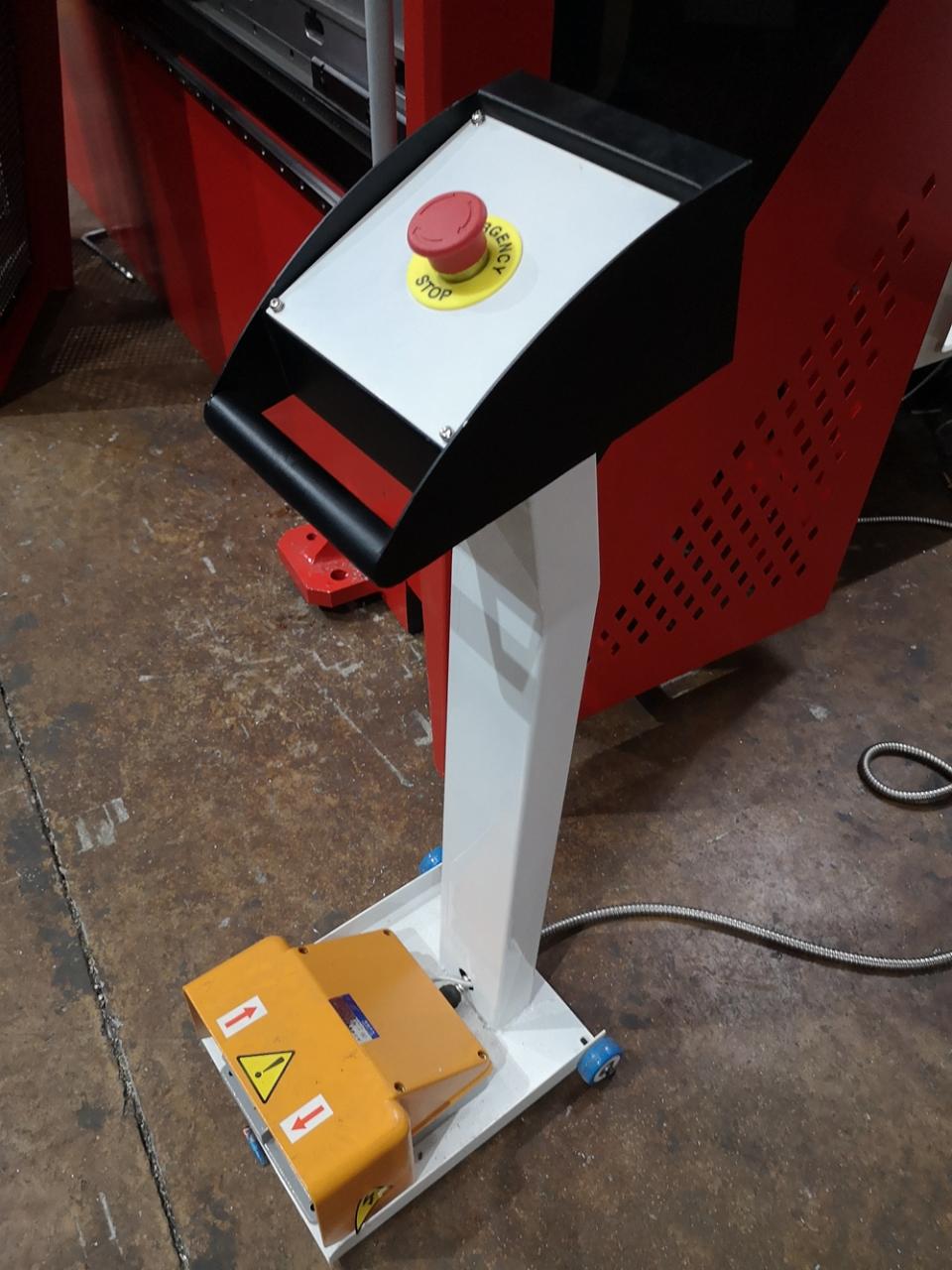 Delem Da66t 125 3+1 4+1 6+1 8+1 Cnc Hydraulic Press Brake For Metal Plate Bending Delem Da66t 125 3+1 4+1 6+1 8+1 Cnc Hidrolik Press Brake Untuk Pelat Logam Bending