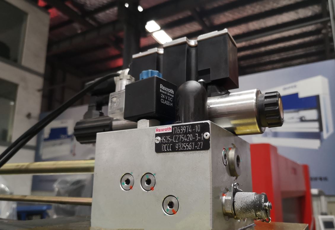 Delem Da66t 125 3+1 4+1 6+1 8+1 Cnc Hydraulic Press Brake For Metal Plate Bending Delem Da66t 125 3+1 4+1 6+1 8+1 Cnc Hidrolik Press Brake Untuk Pelat Logam Bending