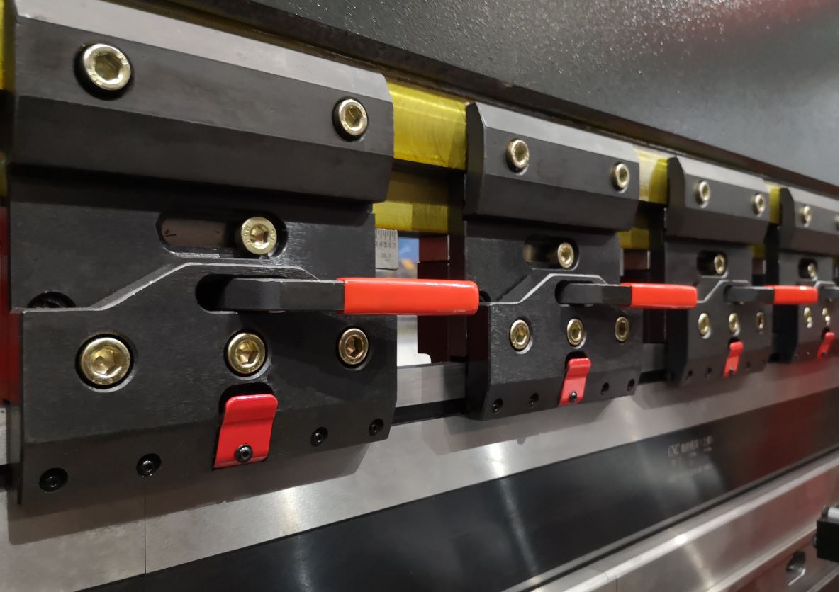 Delem Da66t 125 3+1 4+1 6+1 8+1 Cnc Hydraulic Press Brake For Metal Plate Bending Delem Da66t 125 3+1 4+1 6+1 8+1 Cnc Hidrolik Press Brake Untuk Pelat Logam Bending