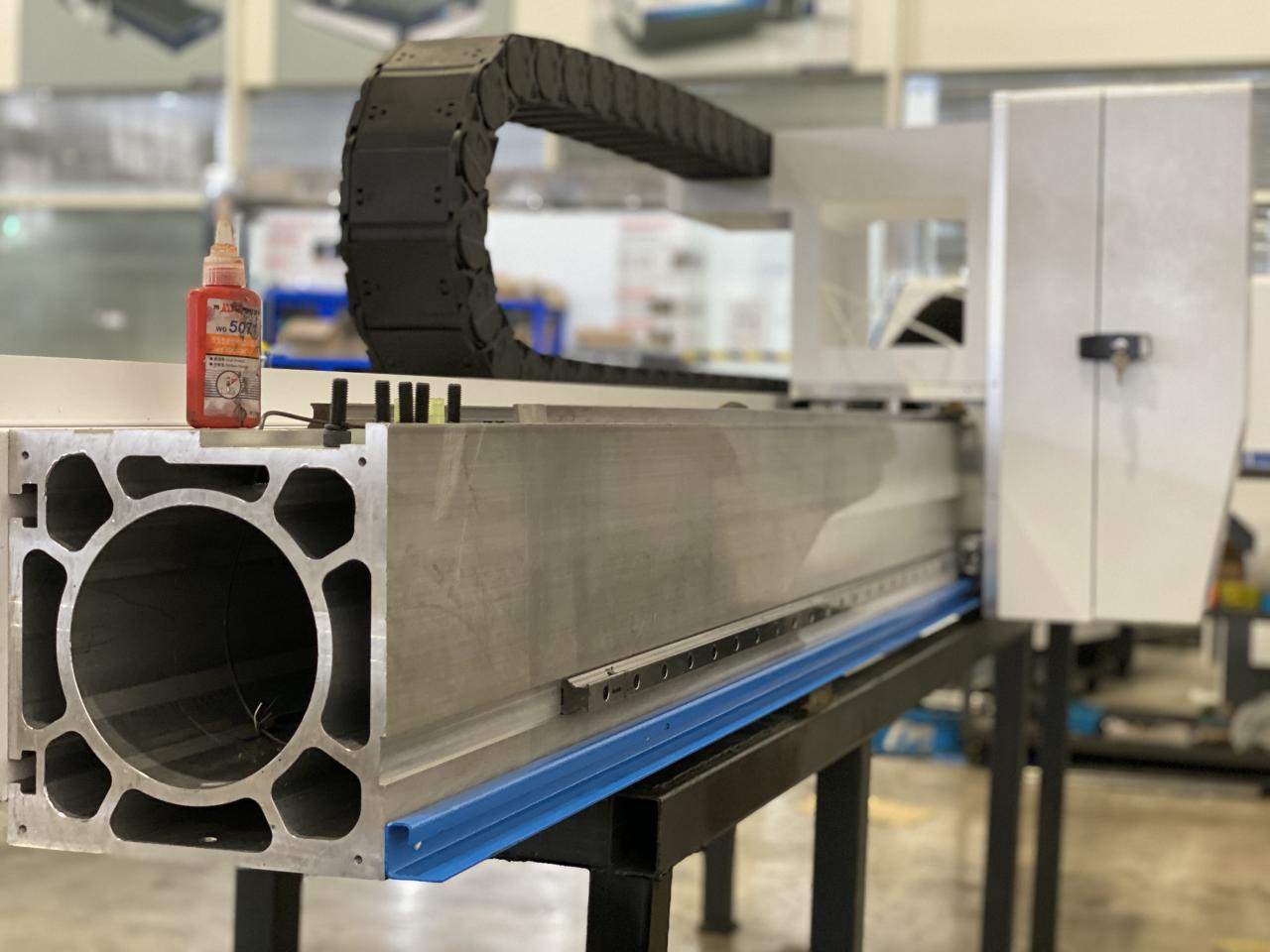 Mesin Pemotong Laser Serat Masterline 8kw, 4000x2000mm, Dengan Sumber Laser Ipg