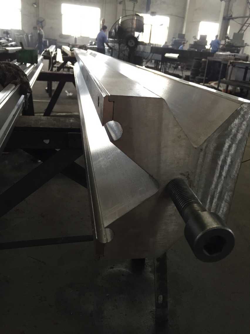 Full Automatic High Power Sheet Bending Machine And Cnc Press Brake Machine Mesin Bending Lembar Daya Tinggi Otomatis Penuh Dan Mesin Rem Tekan Cnc