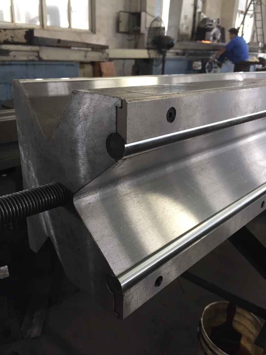 Full Automatic High Power Sheet Bending Machine And Cnc Press Brake Machine Mesin Bending Lembar Daya Tinggi Otomatis Penuh Dan Mesin Rem Tekan Cnc