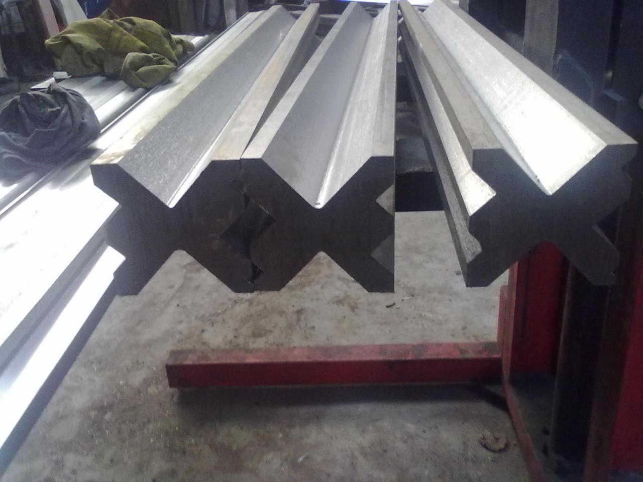 Full Automatic High Power Sheet Bending Machine And Cnc Press Brake Machine Mesin Bending Lembar Daya Tinggi Otomatis Penuh Dan Mesin Rem Tekan Cnc