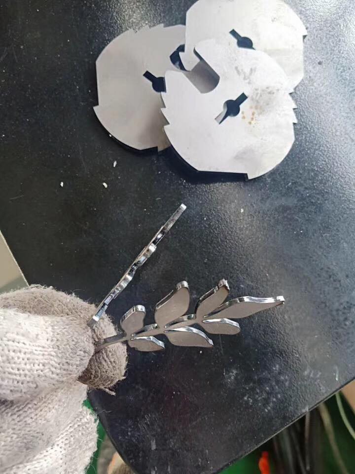 Daya Tinggi 3015 2000W Lembaran Logam Mesin Pemotong Laser Serat Cnc