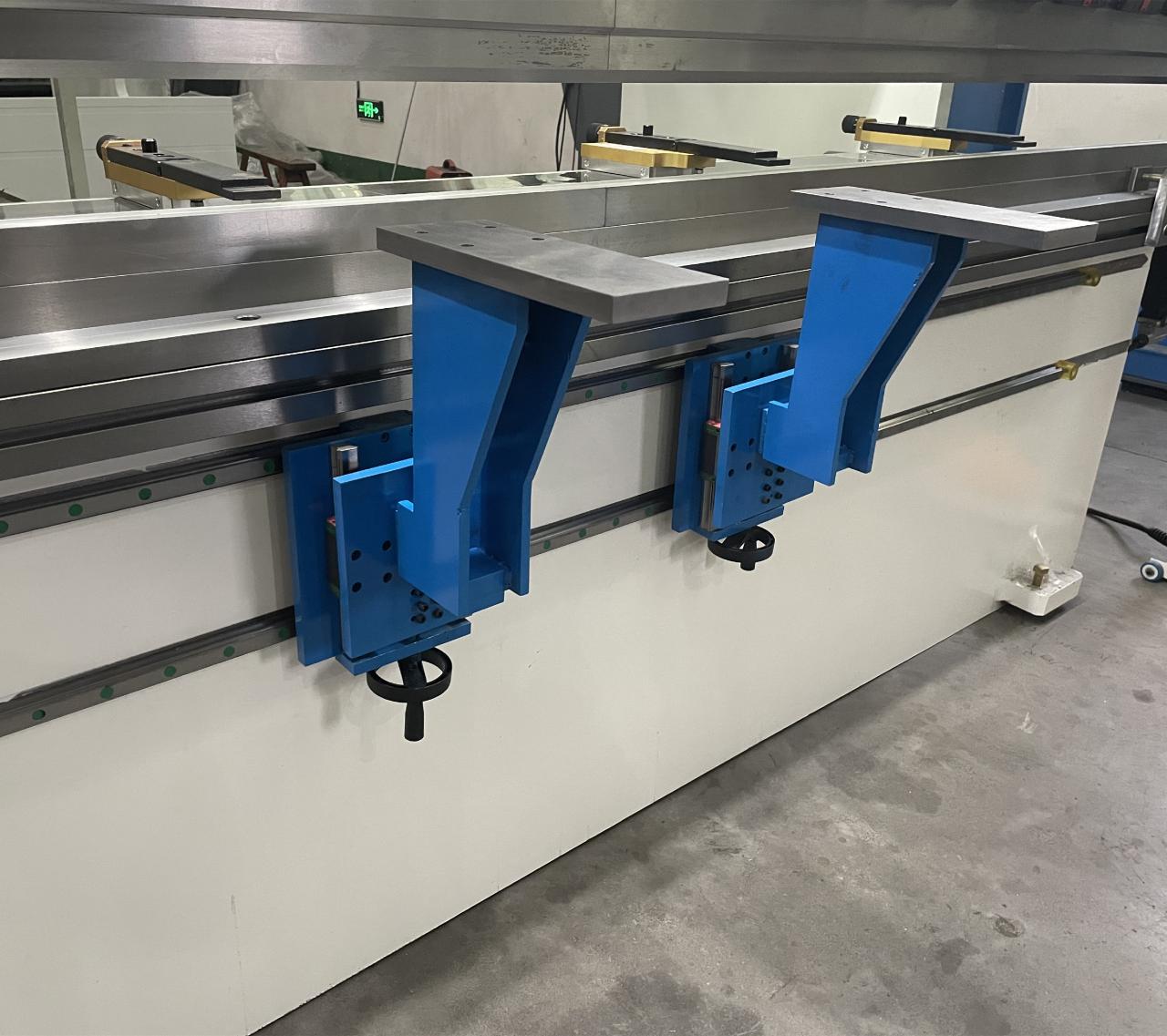 High Quality 3m Press Brake Machine Hydraulic 100 Ton For Sheet Metal Bending Kualitas Tinggi 3m Tekan Mesin Rem Hidrolik 100 Ton Untuk Lembaran Logam Bending