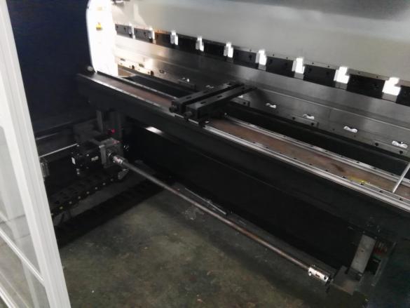High Quality Sheet Metal Hydraulic Press Brake Machine Mesin Rem Tekan Hidrolik Lembaran Logam Berkualitas Tinggi