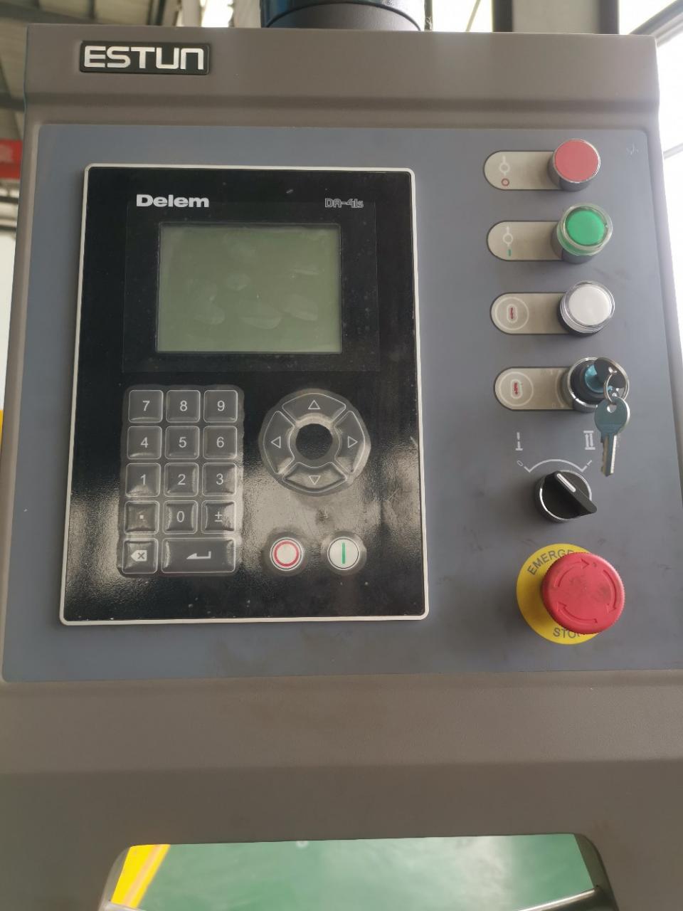 Hydraulic Stainless Steel Wc67y/k-300/6000 Mould Crowning Press Brake Hidrolik Stainless Steel Wc67y/k-300/6000 Cetakan Mahkota Tekan Rem