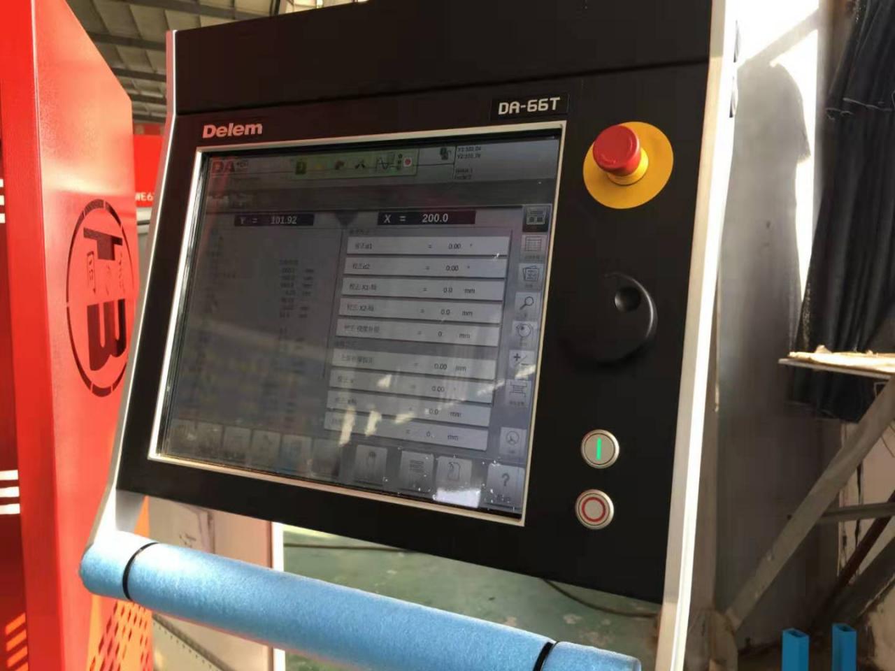 Hydraulic Stainless Steel Wc67y/k-300/6000 Mould Crowning Press Brake Hidrolik Stainless Steel Wc67y/k-300/6000 Cetakan Mahkota Tekan Rem