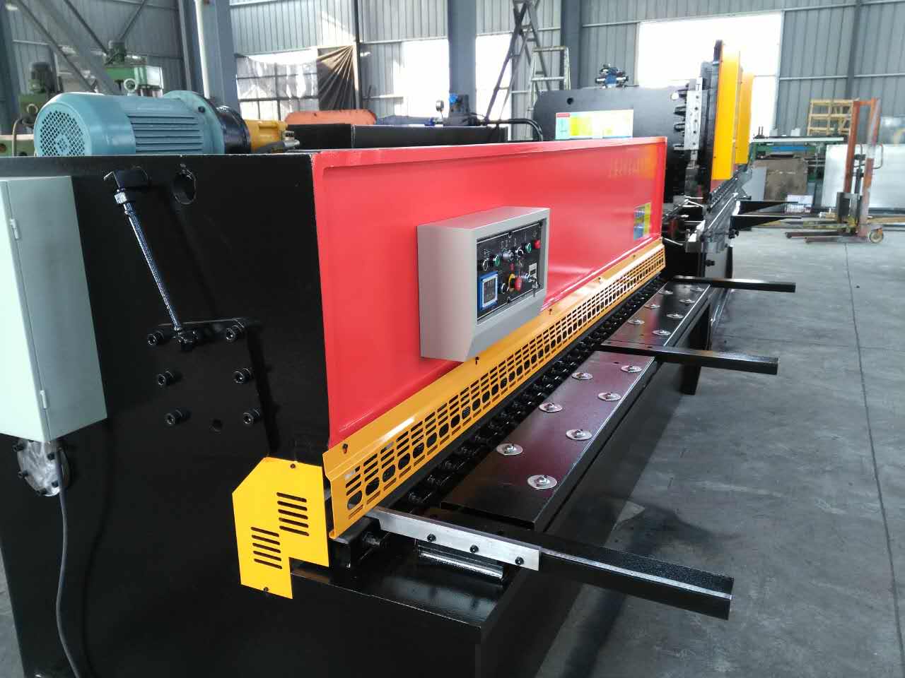 Hydraulic Swing Beam Guillotine Shears Qc12y-4x2500 Hidrolik Swing Beam Guillotine Shears Qc12y-4x2500