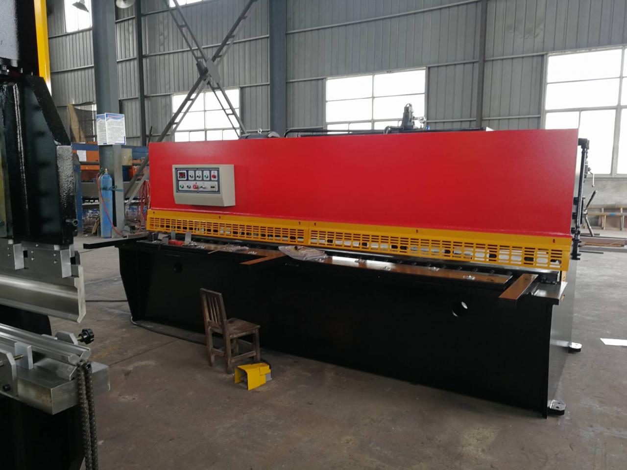 Hydraulic Swing Beam Guillotine Shears Qc12y-4x2500 Hidrolik Swing Beam Guillotine Shears Qc12y-4x2500