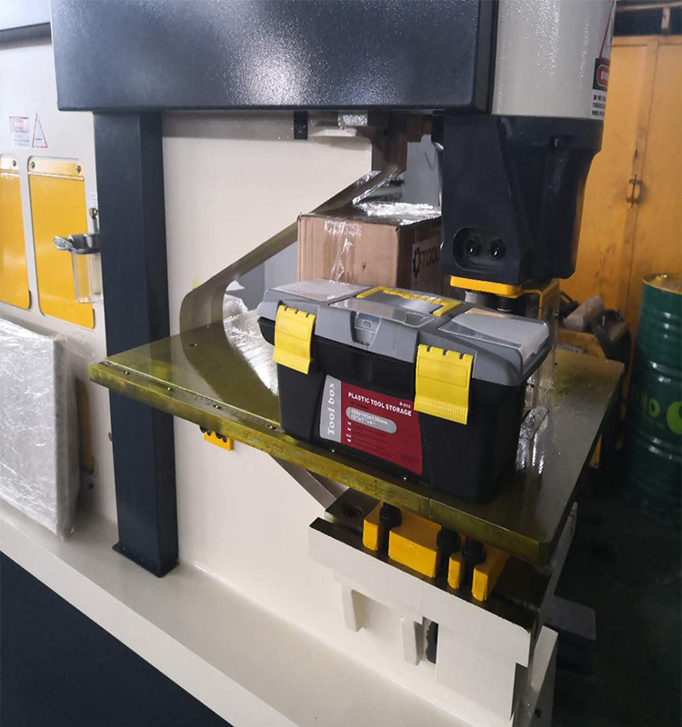 Metal Cutting Hydraulic Steelworkers Machine For Punching Cropping Notching Cutting Mesin Pemotong Baja Hidrolik Pemotong Logam Untuk Punching Cropping Notching Cutting