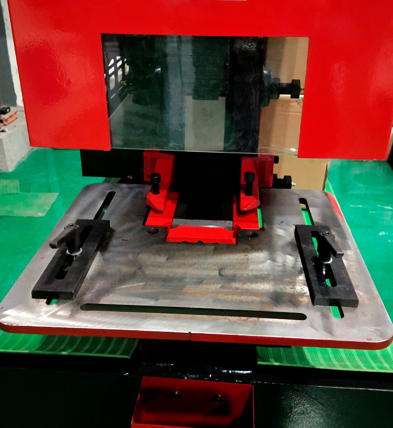 Q35y Series Hydraulic Ironworker Shearing And Punching Machine Mesin Geser Dan Meninju Hidrolik Seri Q35y